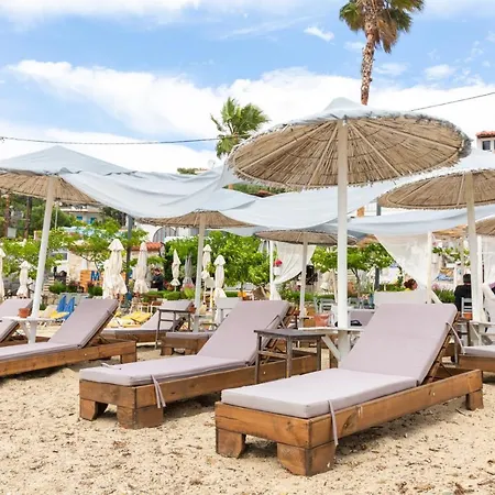 The Ocean House أغيا باراسكيفي